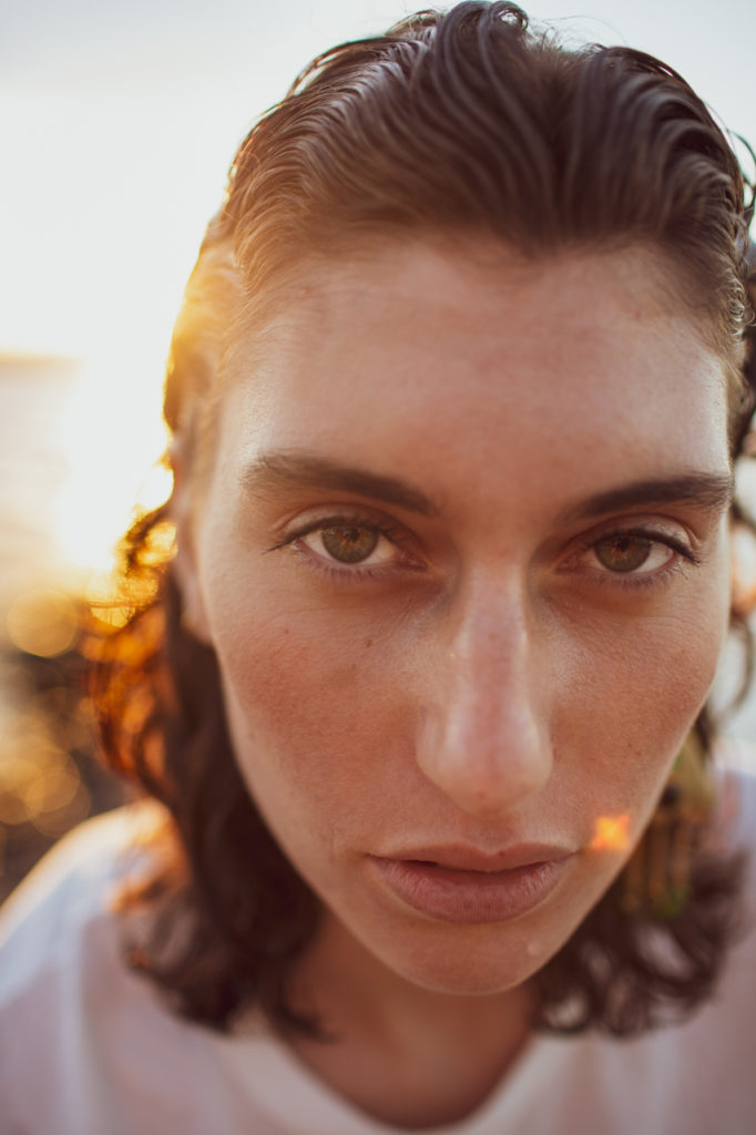 LISA AM SEE – Salon Frida